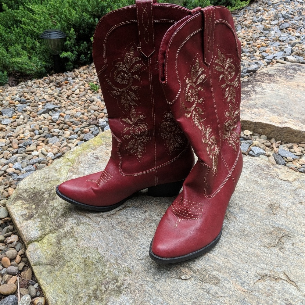 Red boots - Picture 2 of 2